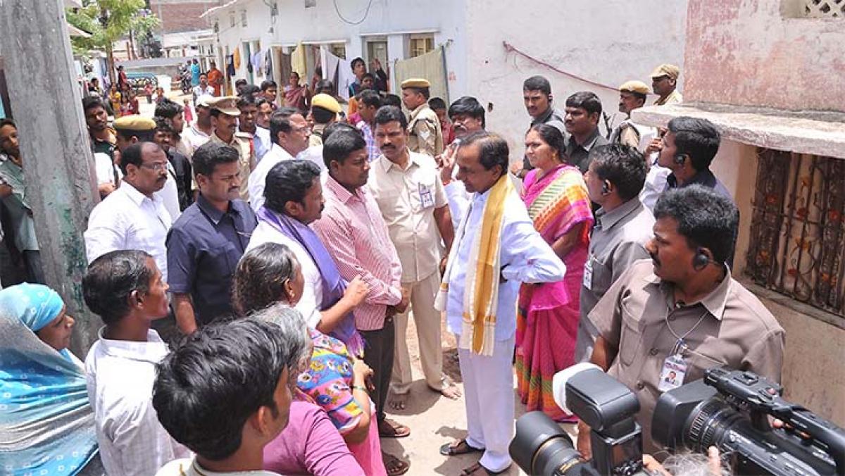 KCR keen to build 2BHK houses for poor